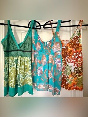 Bundle of 3 tank tops